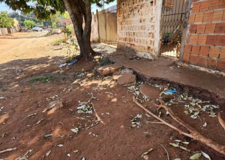 Homem morre baleado na frente de casa