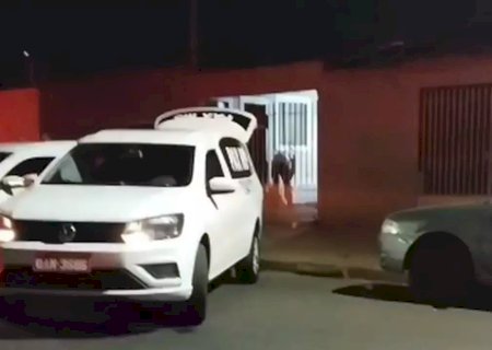 Jovem é chamado no portão de casa e executado