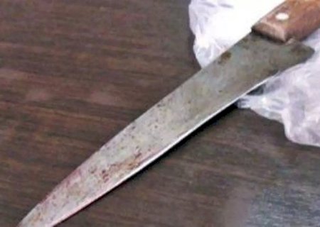 Com filha de 11 meses nos braços, mulher é esfaqueada pelo esposo