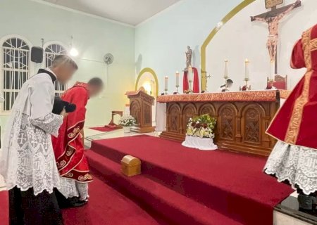 Padre é preso suspeito de oferecer R$ 2 mil por sexo com garoto