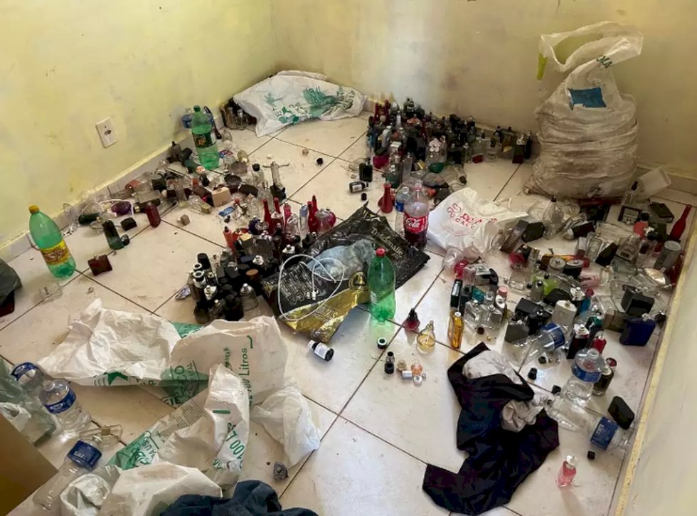 Homem é preso por manter em casa laboratório de perfumes falsificados