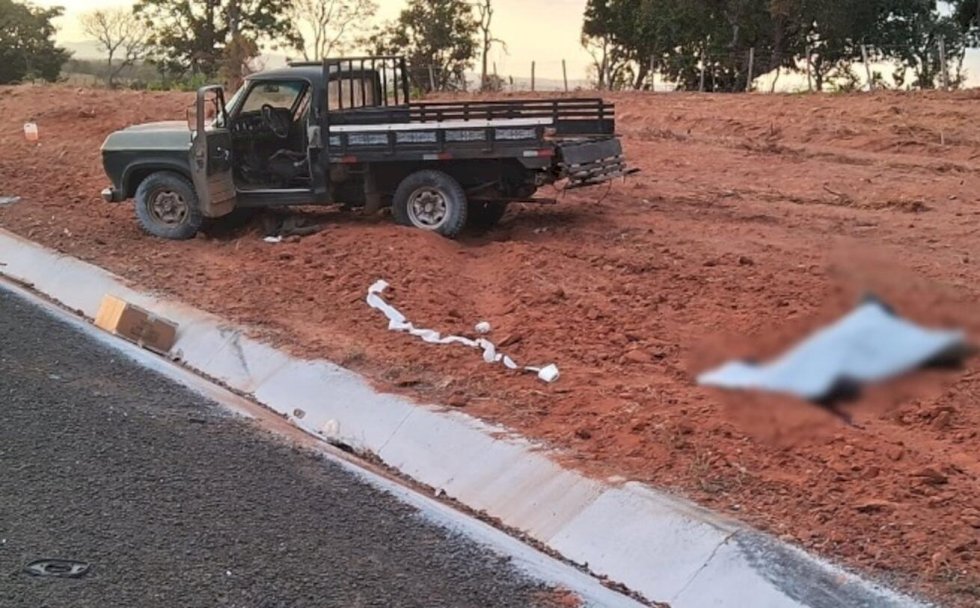 Colisão deixa motorista morto e dois feridos na BR-359
