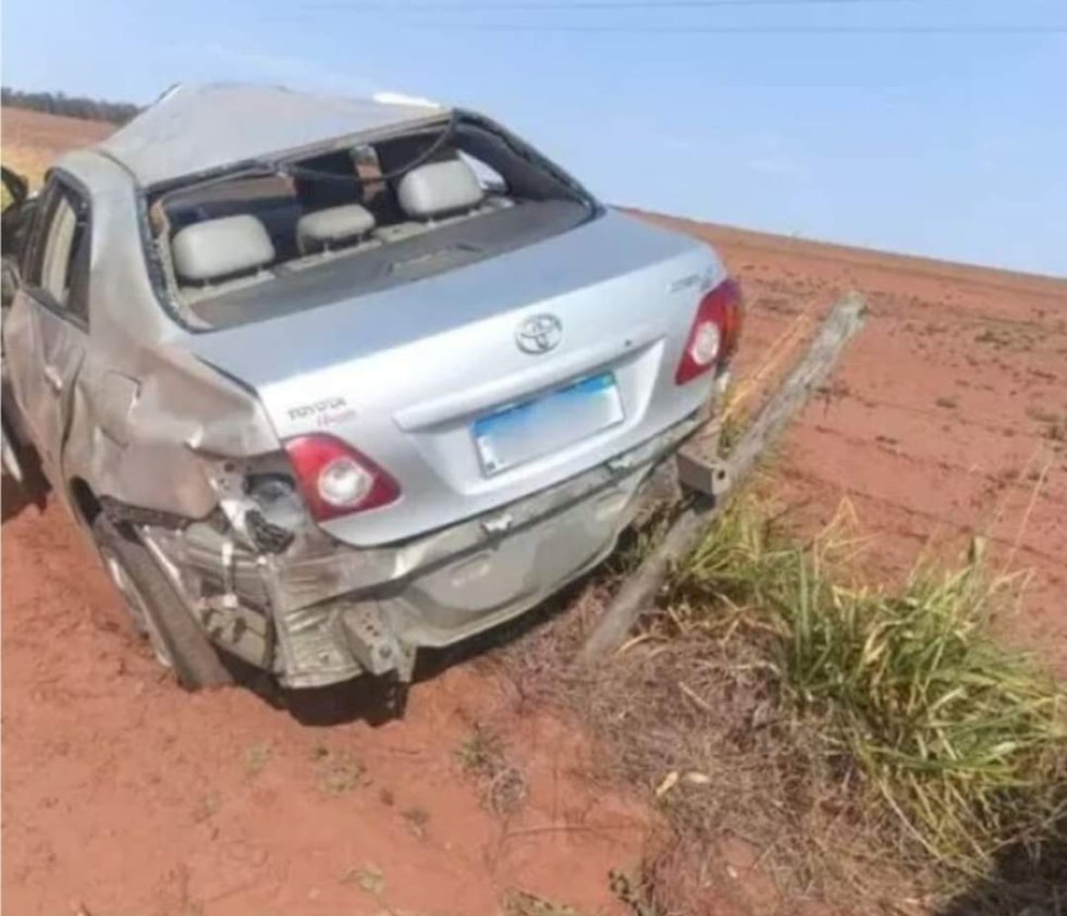 Menina de 7 anos morre e avô é socorrido após carro capotar em rodovia