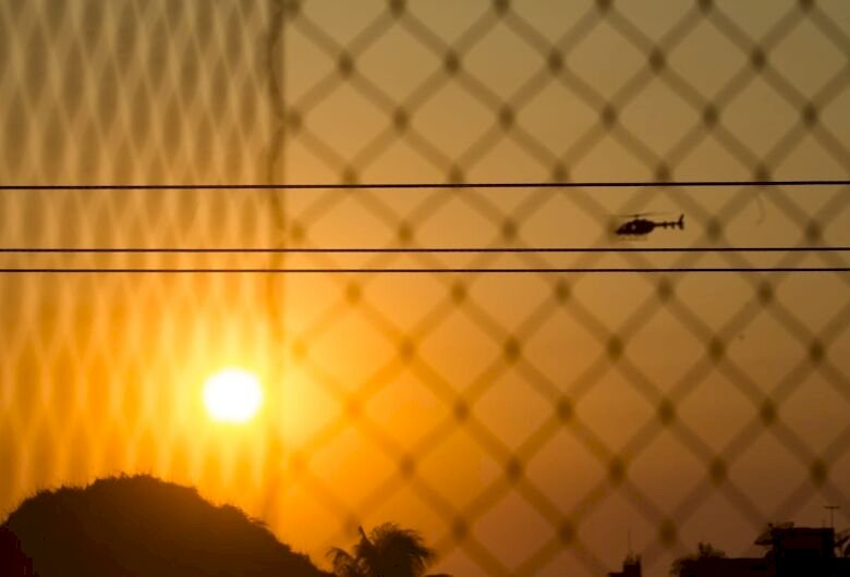Com apoio de helicóptero, operação contra o tráfico cumpre mandados em Dourados