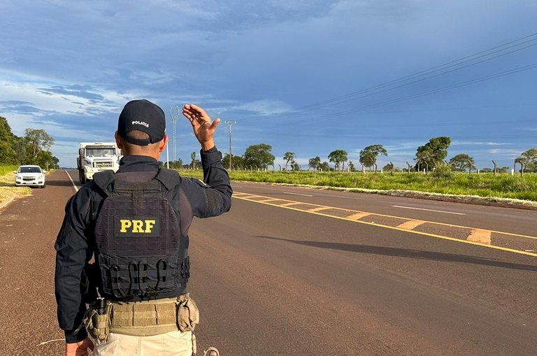 PRF recupera veículo de família mantida refém durante roubo em Eldorado