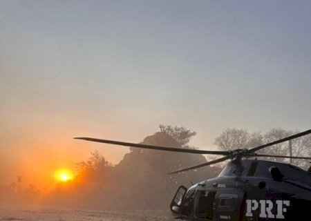 PRF e Corpo de Bombeiros resgatam idosa vítima das queimadas em Corumbá