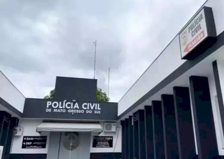 Cachorro é castrado com faca em bar e homens são conduzidos à delegacia