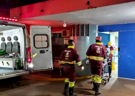 Viajando com filha de 3 anos, mulher perde controle da direção e capota carro