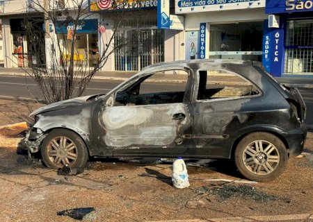 Mulher ateia fogo em carro do ex-companheiro em Nova Andradina