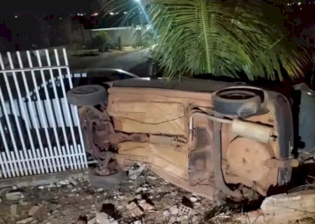 Rapaz morre ao perder controle da direção e carro capotar na MS-316