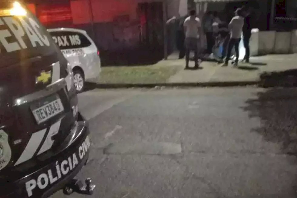 Homem é assassinado com facada no peito