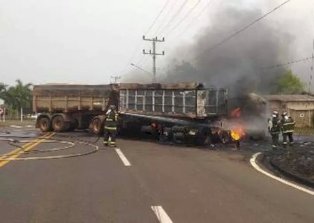Acidentes entre 3 carretas mata pai, mãe e filho