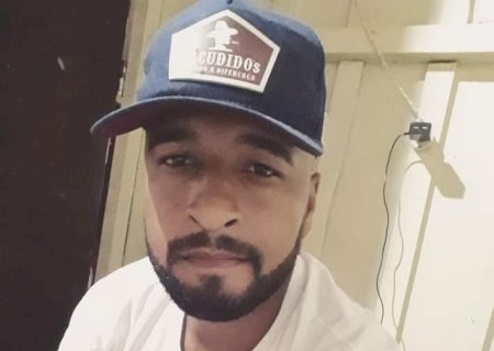 Motociclista morre após bater em poste de iluminação e coqueiro