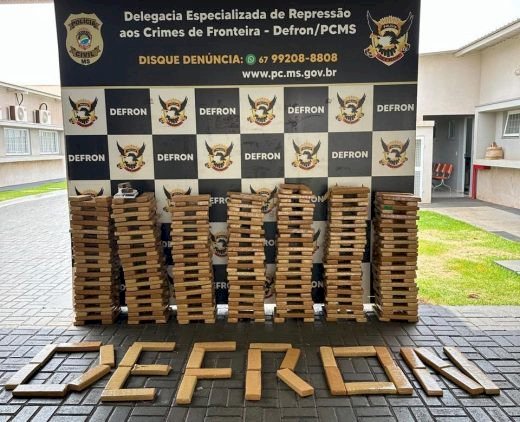 Defron apreende adolescente em depósito de maconha