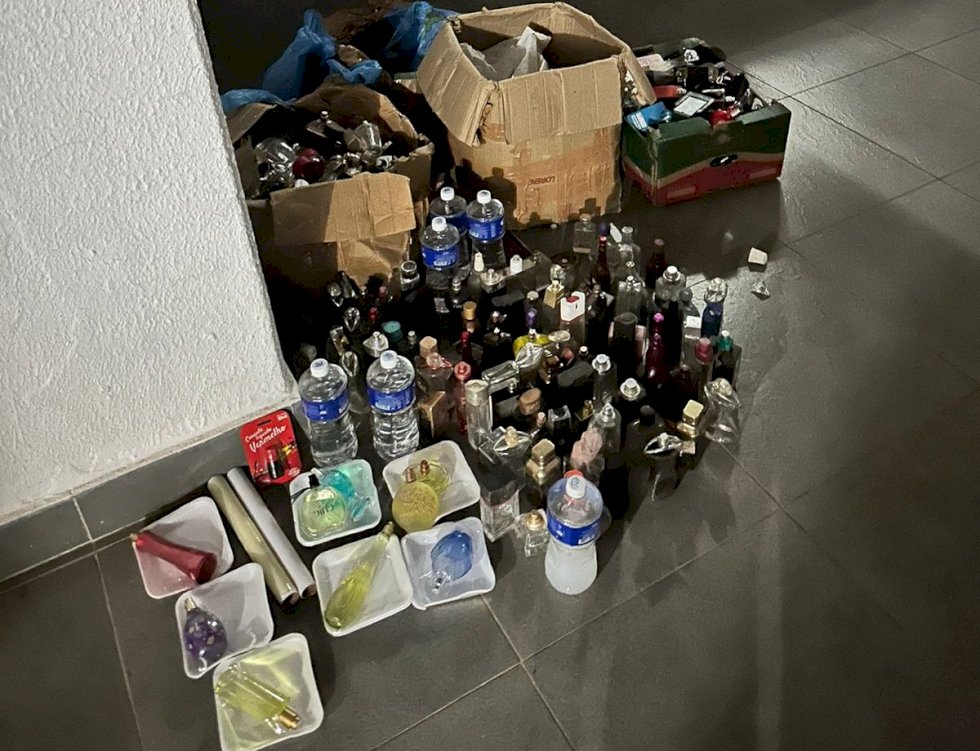 Três são presos vendendo perfume falsificado a base de corante e álcool