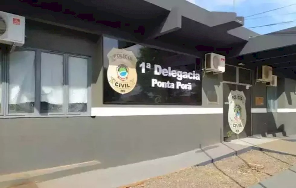 \'Apertou o pescoço\': filho vê mãe ser morta estrangulada por marido