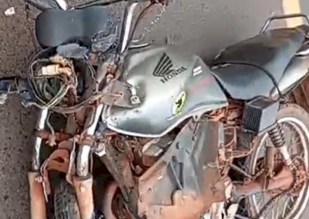 Motociclista colide com carreta e é socorrido em estado grave na região de Casa Verde