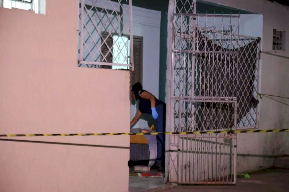 Jovem é assassinado a facadas em vila de quitinetes