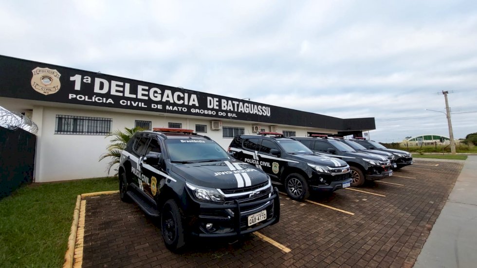 Polícia Civil fecha ponto de tráfico e prende mulher que amamentava bebê no local