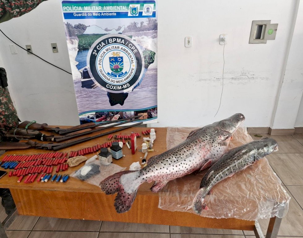 PMA apreende armas e pescado