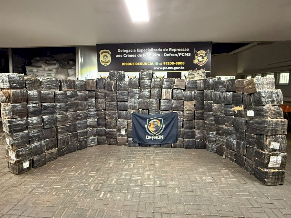 Irmãos e mais 3 são presas com 3,2 toneladas de maconha em Dourados