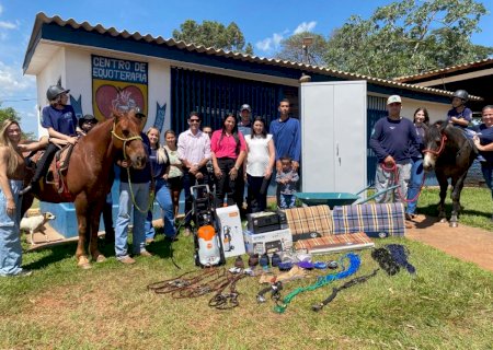 Centro de Equoterapia do 8º Batalhão de Polícia Militar de Nova Andradina recebe materiais