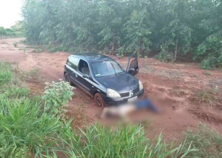 Encontrado morto com tiro na cabeça ao lado de carro tinha 20 anos