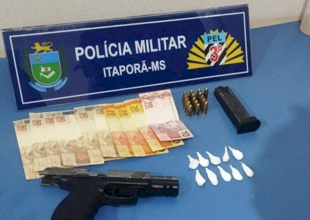 PM apreende arma de fogo e drogas