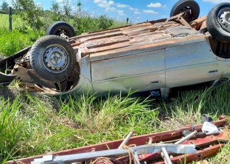Capotamento deixa um morto e dois feridos