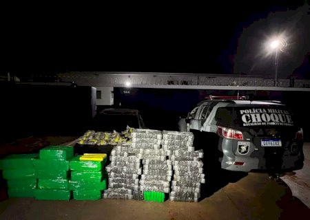 Cheiro de maconha 'denuncia' depósito com meia tonelada de droga e carro clonado