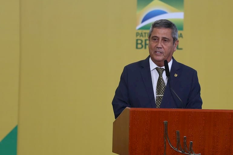Polícia Federal prende o ex-ministro Walter Braga Netto