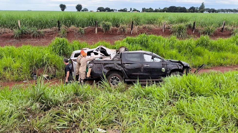 Colisão frontal deixa um morto e 3 feridos na BR-463