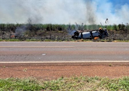 Ivinhema- Acidente envolvendo caminhão- caçamba e um carro na BR- 376, deixa três vitimas,  uma com ferimentos graves