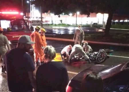 Motociclista morre ao bater em meio-fio e ser arremessado por 11 metros