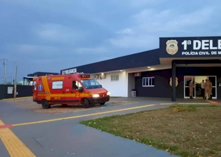 Mulher é hospitalizada com suspeita de clavícula quebrada e marido diz que a agrediu porque ela quebrou retrovisor