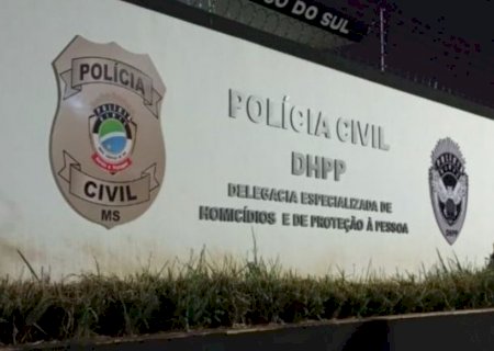 Mulher de 26 anos morre após ser esfaqueada na cabeça por companheiro, diz polícia