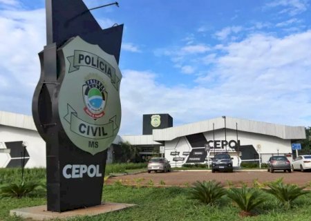 Agiota tenta esfaquear cobrador e é morto a tiros em frente de casa