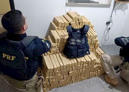 Droga apreendida após perseguição com helicóptero pesou meia tonelada