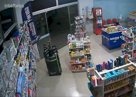Jovem de 23 anos é morta a tiros em balcão de farmácia