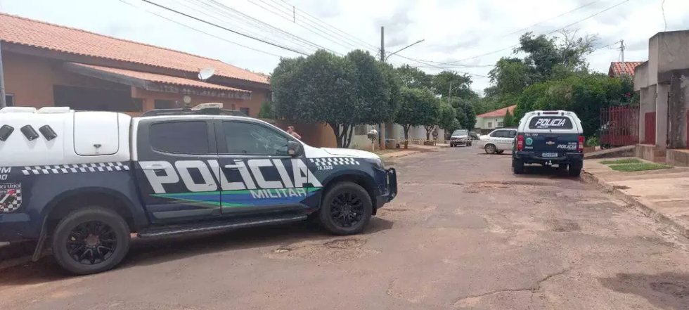 Em surto, homem avança em policiais e acaba morto a tiros