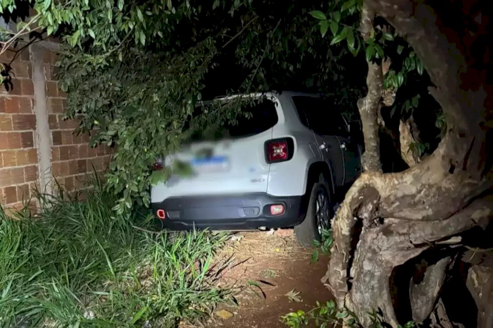 Rapaz foge com Jeep roubado e é morto pela PM
