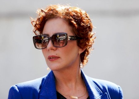 Carla Zambelli tem mandato de deputada cassado pelo TRE-SP e fica inelegível após divulgar fake news sobre processo eleitoral