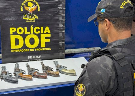 Mulher que seguia para Minas Gerais com cinco armas de fogo é presa pelo DOF