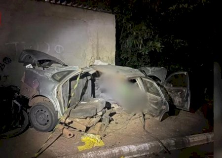 Cantor sertanejo morre em acidente de carro que se partiu ao meio