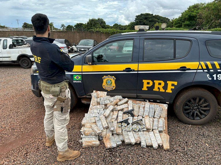 PRF apreende três pistolas e 106 Kg de haxixe