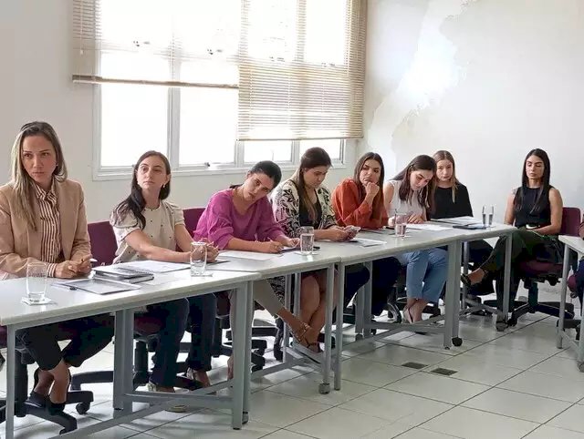 Em apoio à colega, 12 delegadas pedem para sair