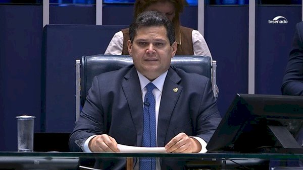 Alcolumbre assume comando do Senado e defende posicionamento \'corajoso\' frente ao governo: \'Nem sempre agradaremos a todos\'