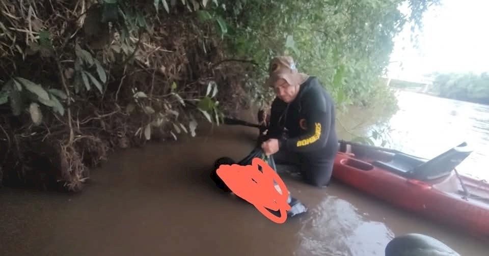 Corpo de mulher ejetado de carro após acidente sobre ponte de Rio na BR 163 é localizado pelos bombeiros