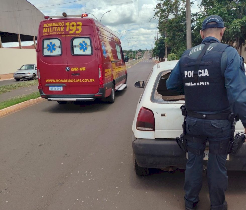 Ivinhema - Ciclista colide em veiculo parado e fica com vários ferimentos