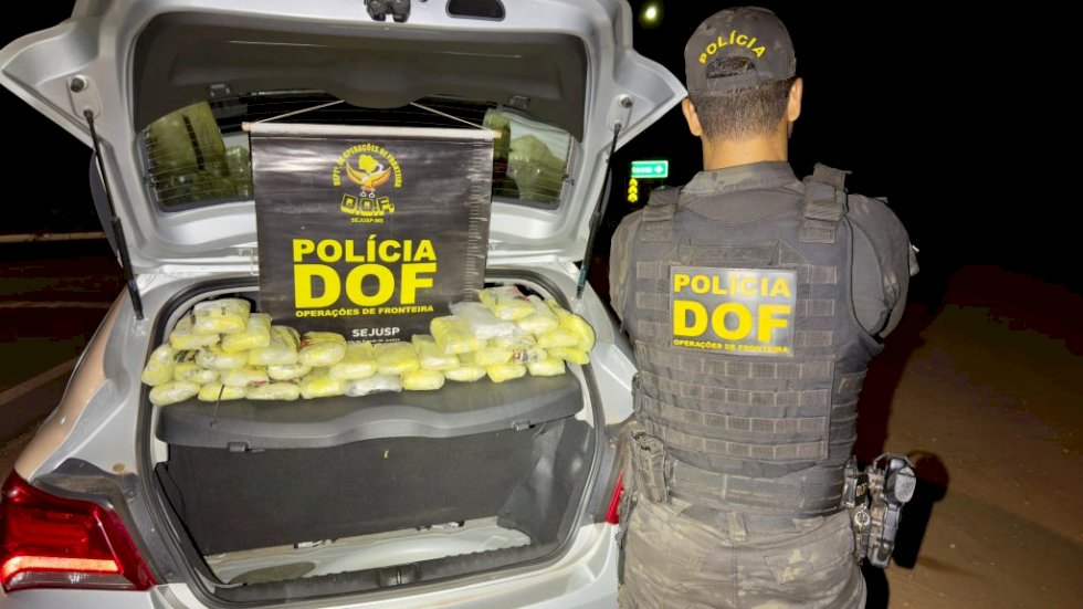 Homem que seguia para São Paulo com haxixe em veículo furtado é preso pelo DOF